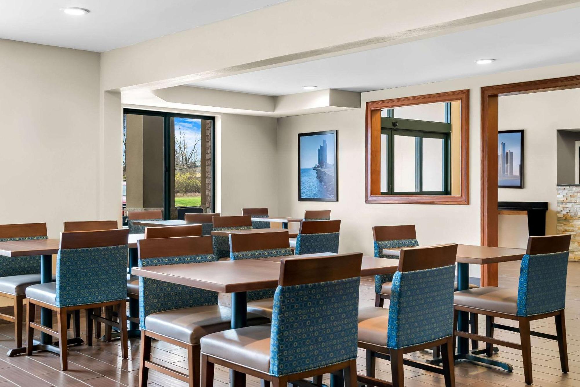 Comfort Inn & Suites Taylor Exterior photo